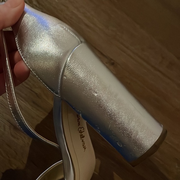 Silver stacked heel strappy Sandler heel. Great condition - Picture 4 of 6